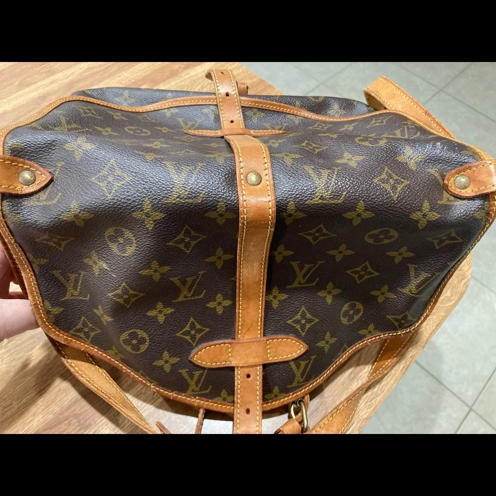 ⭐️Authentic Louis Vuitton Cross Body. - Picture 4 of 8